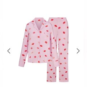 SKIMS NWT LIMITED EDITION SLEEP SET-CHERRY BLOSSOM LIPSTICK
